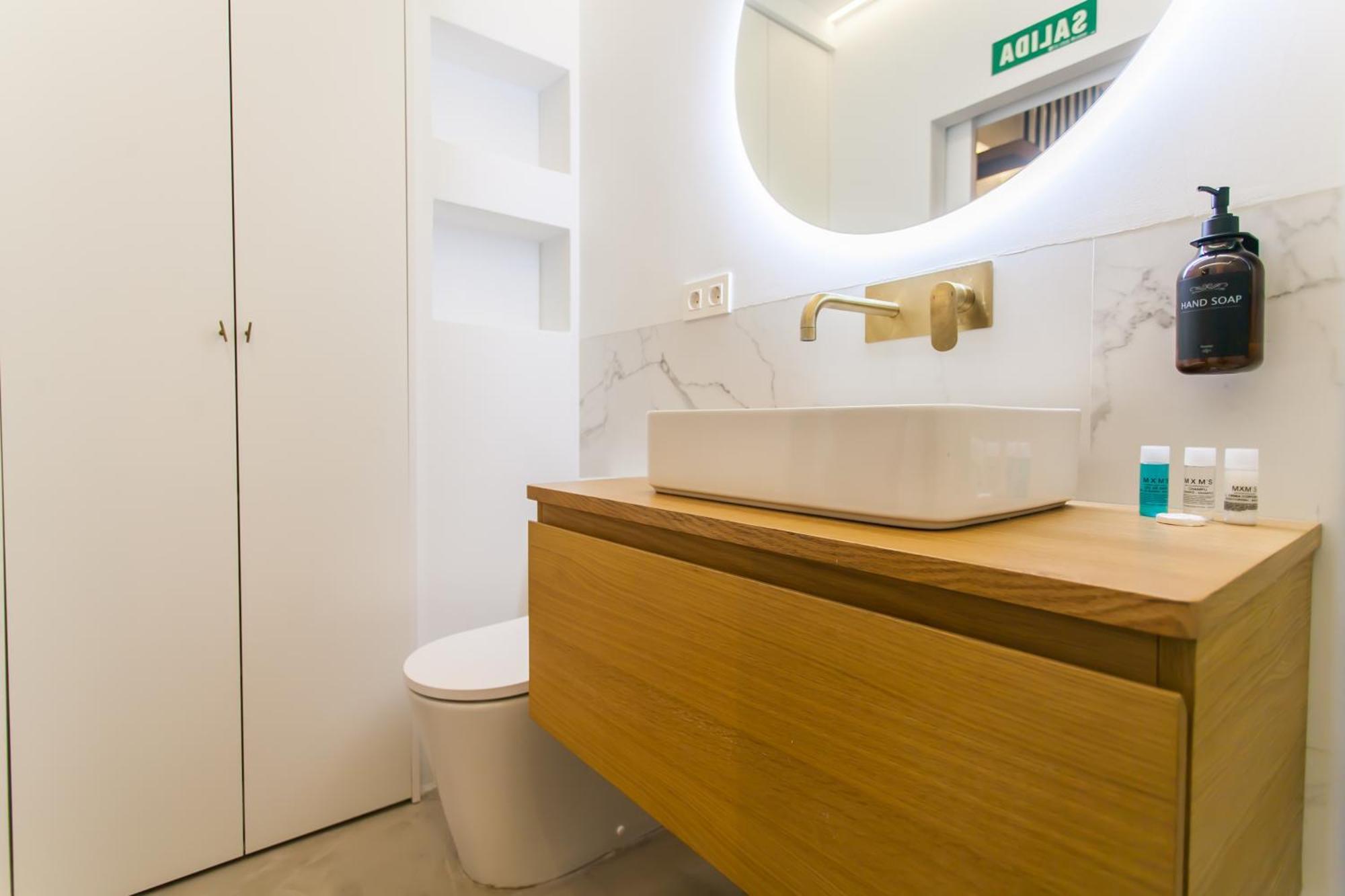 Guernica Luxury Duplex - Location, Light, And Art Apartment มาดริด ภายนอก รูปภาพ